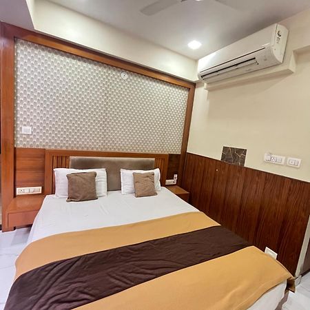 Bansuri Hotel - Opposite Shreenathji Temple Just80Mtr Walk L 1Min Away 966O9O1Oo6 Nathdwara Exterior photo