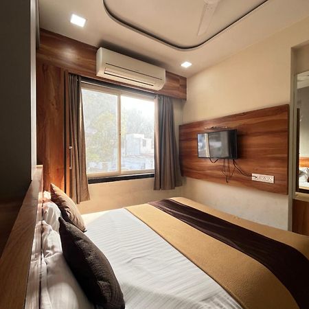 Bansuri Hotel - Opposite Shreenathji Temple Just80Mtr Walk L 1Min Away 966O9O1Oo6 Nathdwara Exterior photo