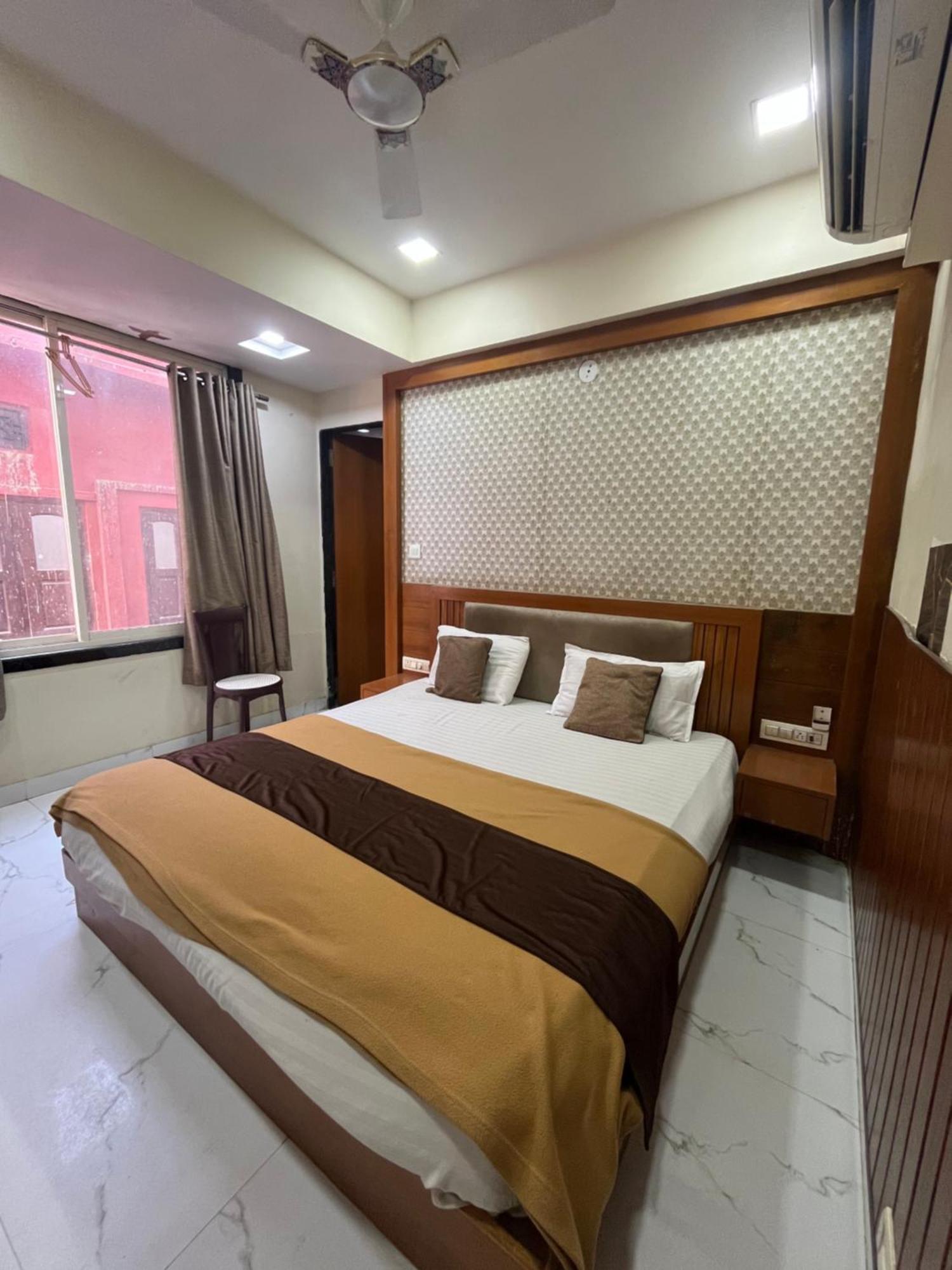 Bansuri Hotel - Opposite Shreenathji Temple Just80Mtr Walk L 1Min Away 966O9O1Oo6 Nathdwara Exterior photo