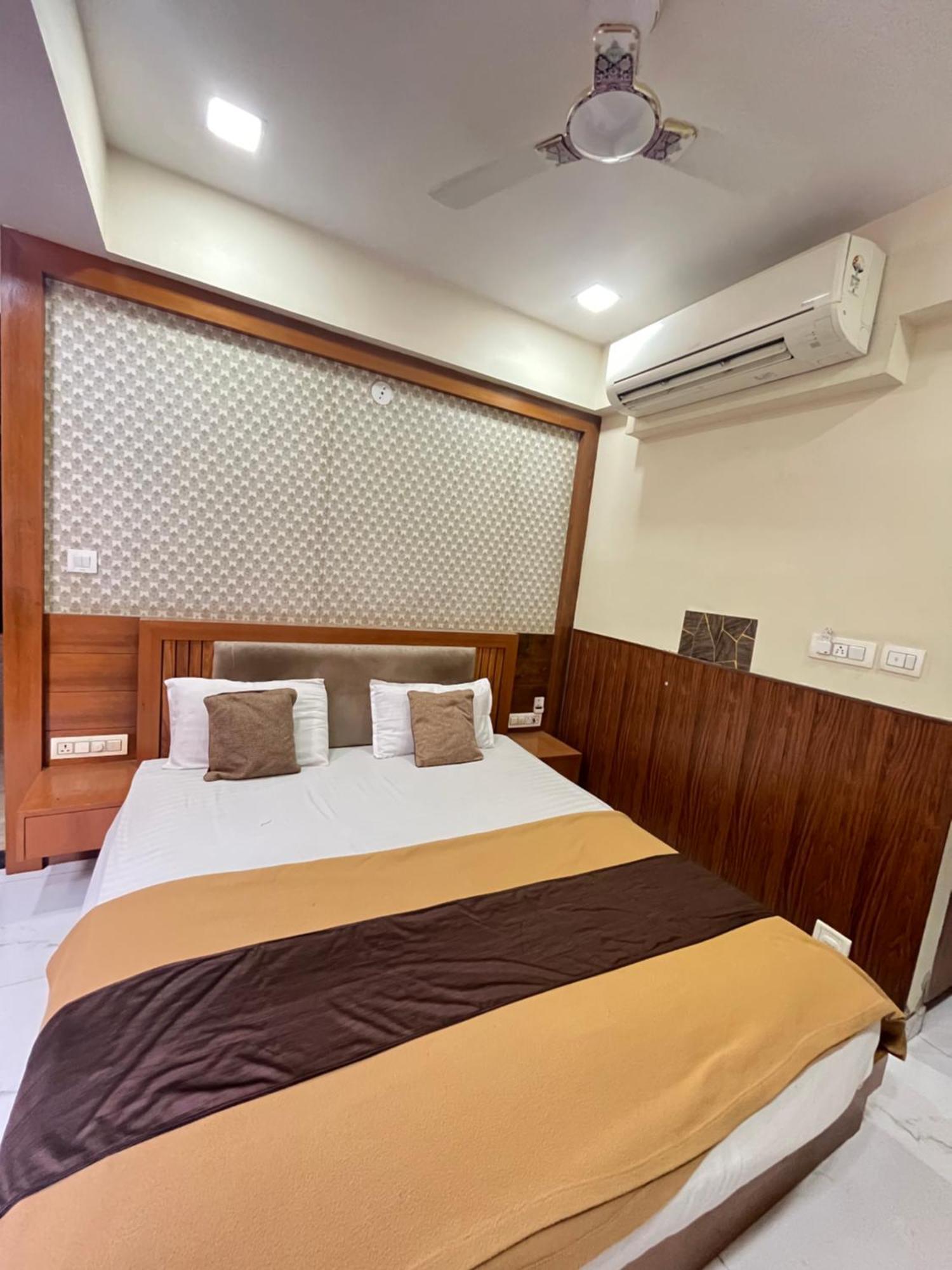 Bansuri Hotel - Opposite Shreenathji Temple Just80Mtr Walk L 1Min Away 966O9O1Oo6 Nathdwara Exterior photo