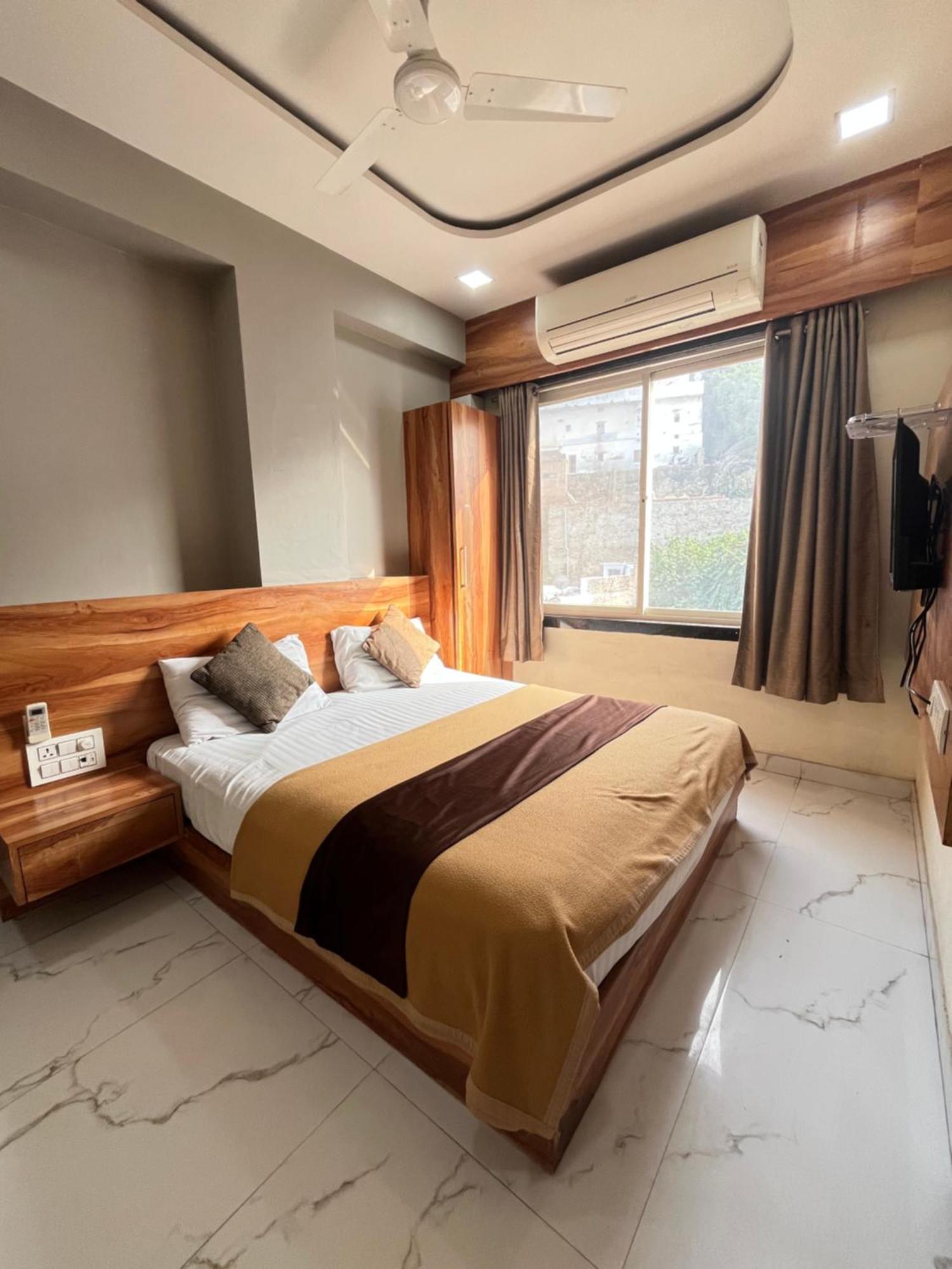 Bansuri Hotel - Opposite Shreenathji Temple Just80Mtr Walk L 1Min Away 966O9O1Oo6 Nathdwara Exterior photo