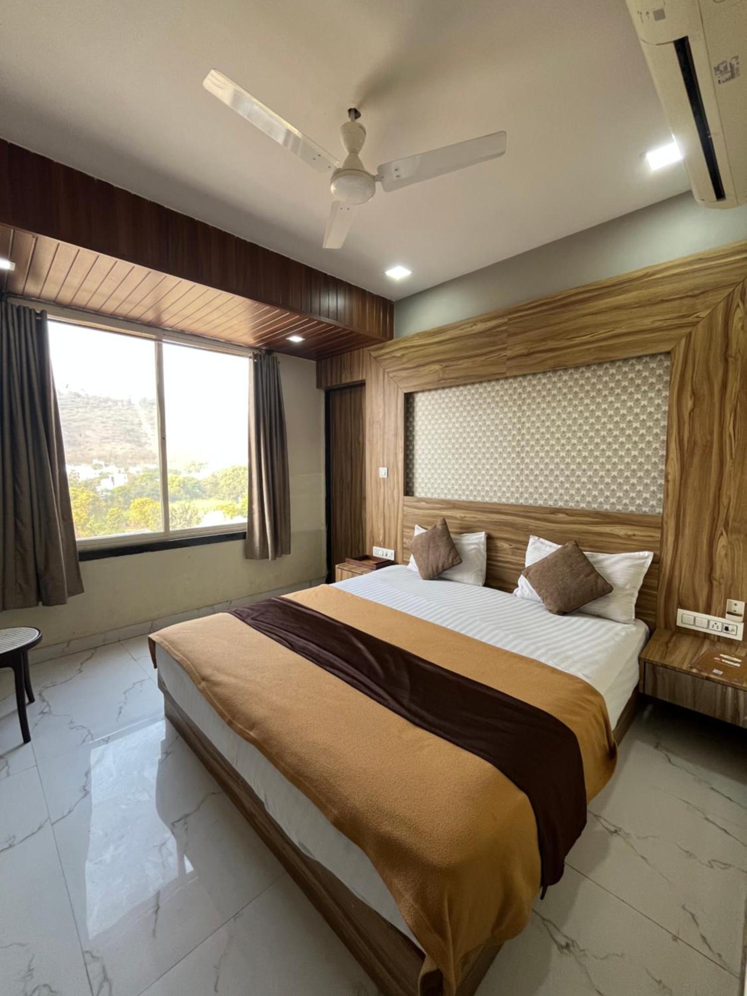Bansuri Hotel - Opposite Shreenathji Temple Just80Mtr Walk L 1Min Away 966O9O1Oo6 Nathdwara Exterior photo
