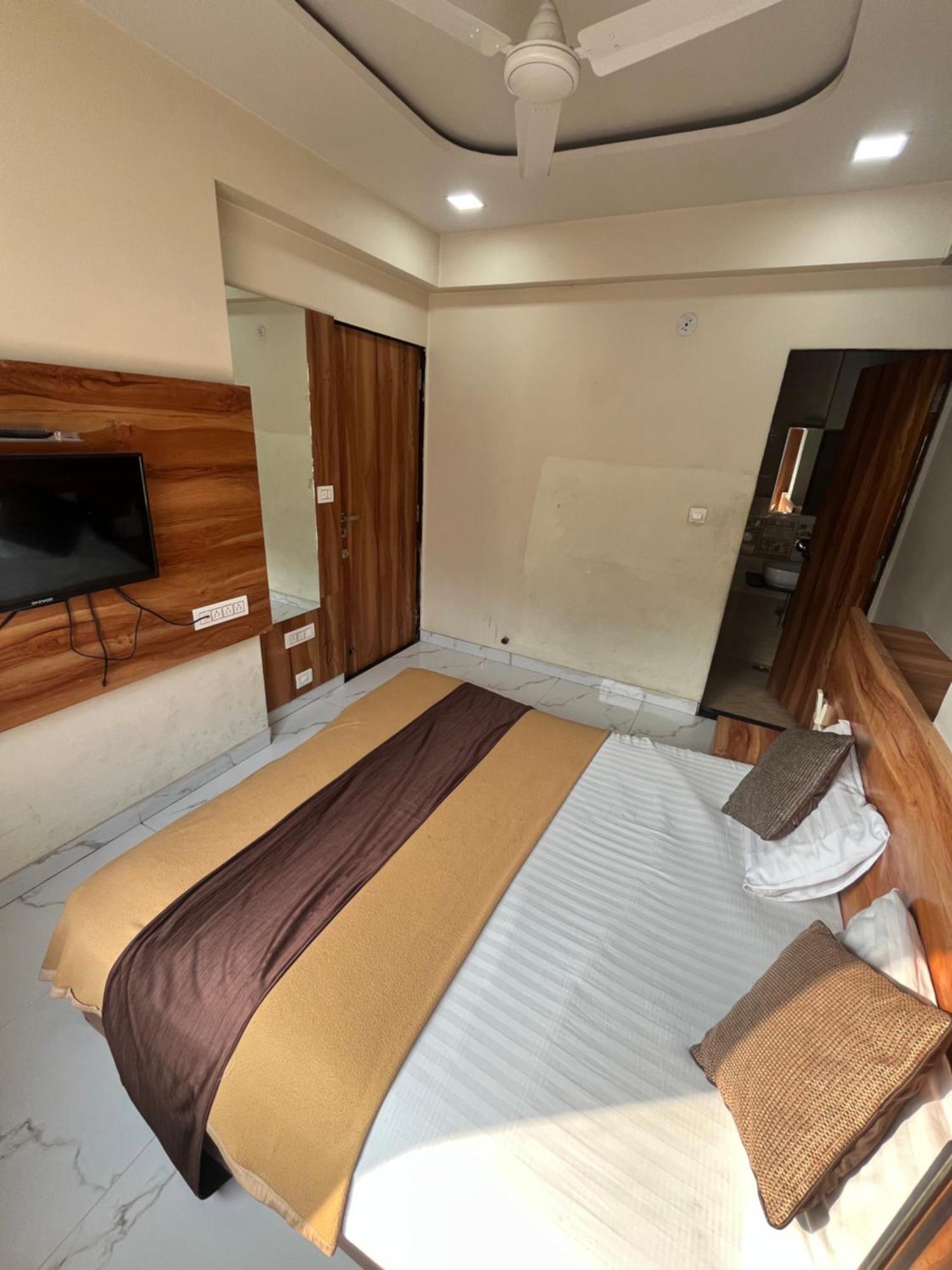 Bansuri Hotel - Opposite Shreenathji Temple Just80Mtr Walk L 1Min Away 966O9O1Oo6 Nathdwara Exterior photo