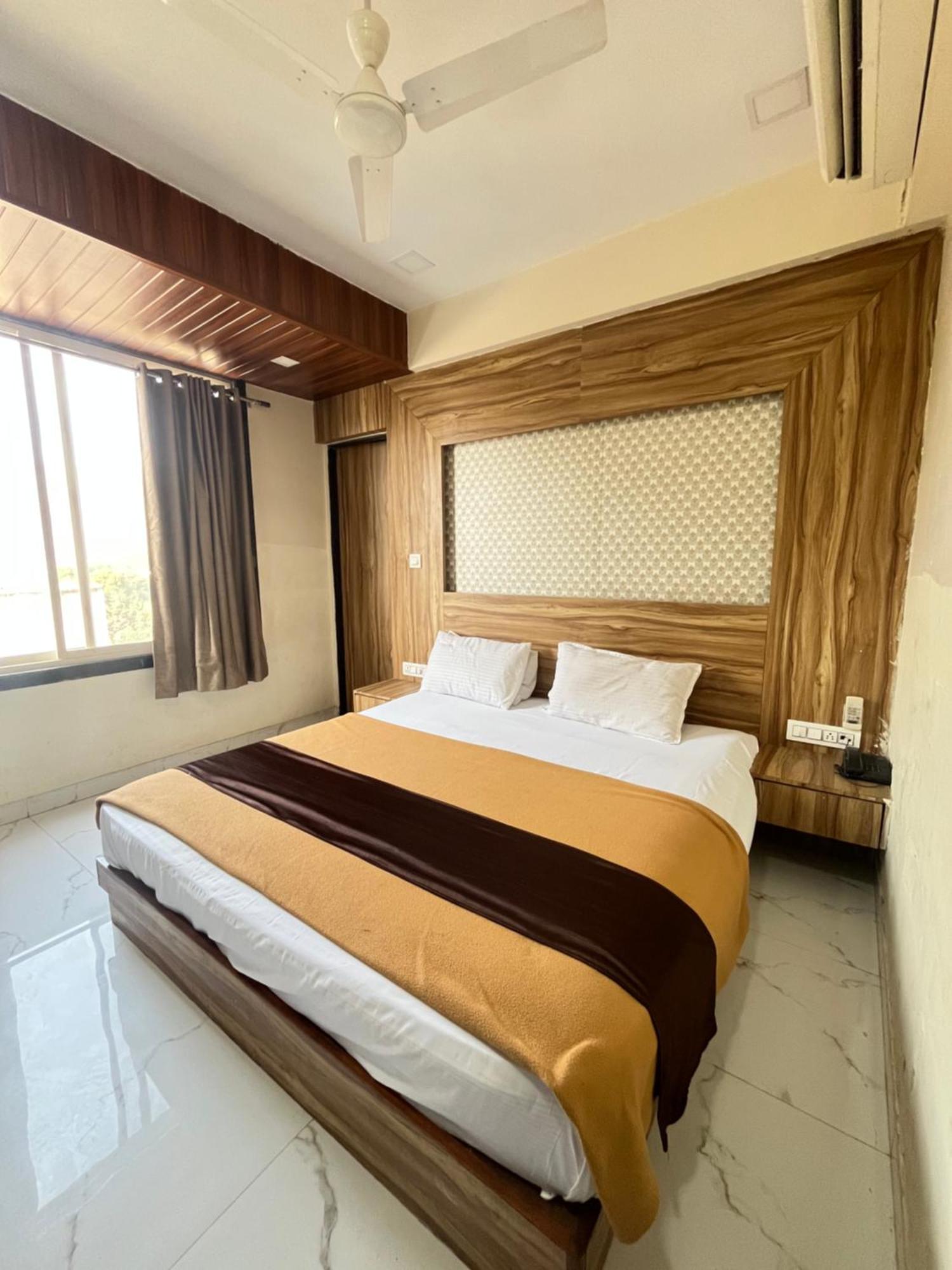 Bansuri Hotel - Opposite Shreenathji Temple Just80Mtr Walk L 1Min Away 966O9O1Oo6 Nathdwara Exterior photo