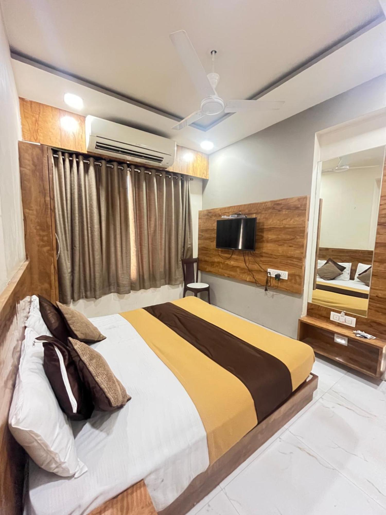 Bansuri Hotel - Opposite Shreenathji Temple Just80Mtr Walk L 1Min Away 966O9O1Oo6 Nathdwara Exterior photo