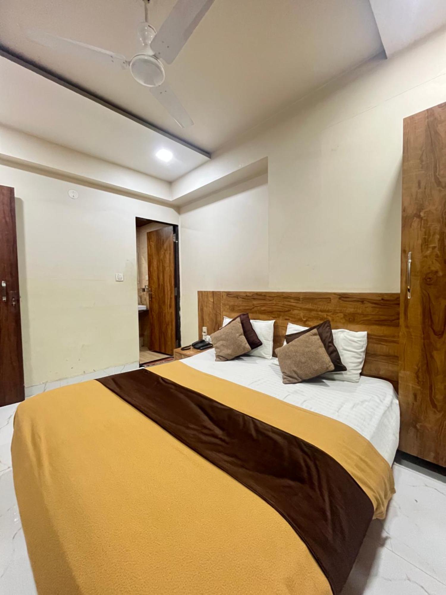 Bansuri Hotel - Opposite Shreenathji Temple Just80Mtr Walk L 1Min Away 966O9O1Oo6 Nathdwara Exterior photo