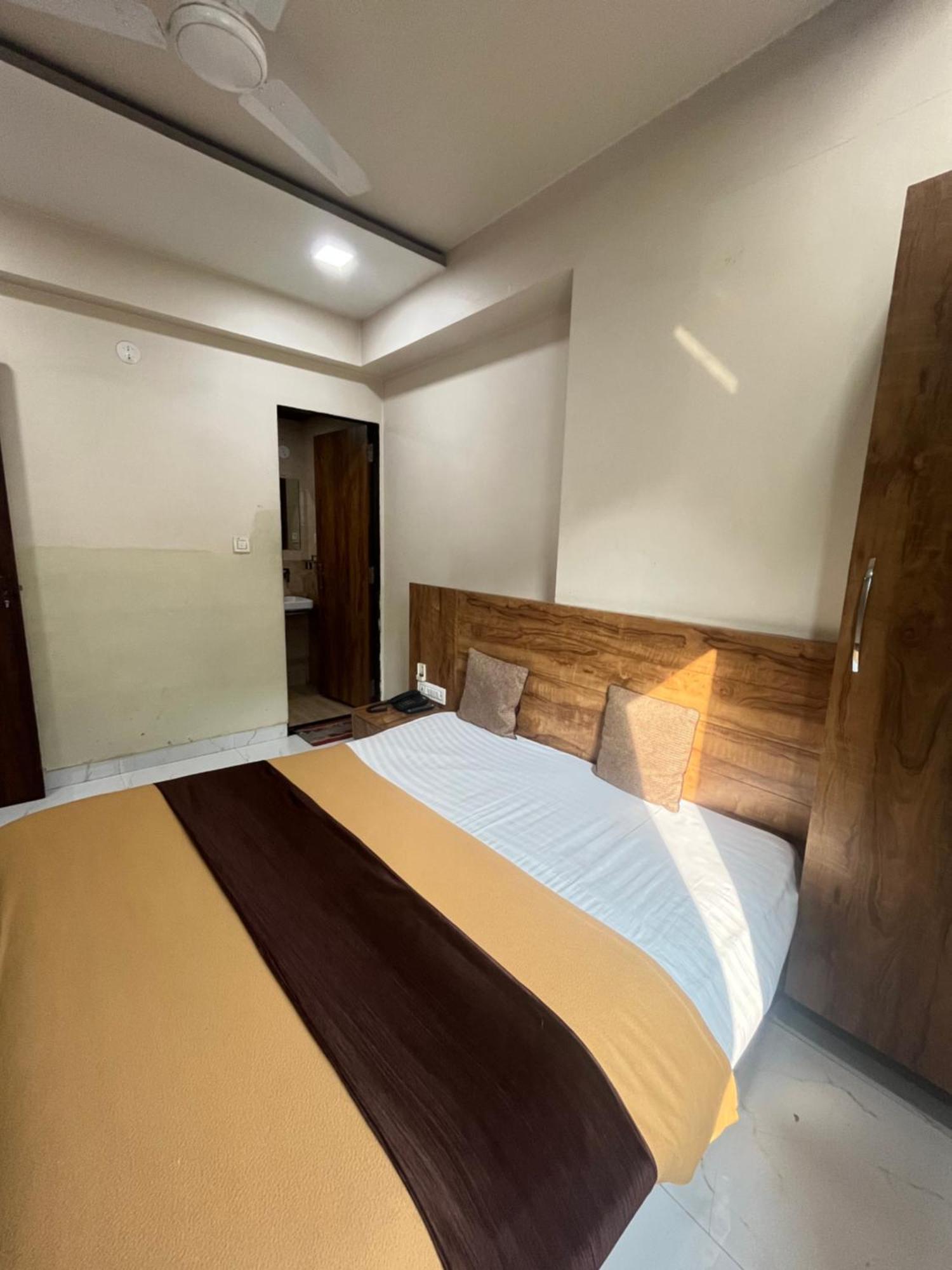 Bansuri Hotel - Opposite Shreenathji Temple Just80Mtr Walk L 1Min Away 966O9O1Oo6 Nathdwara Exterior photo