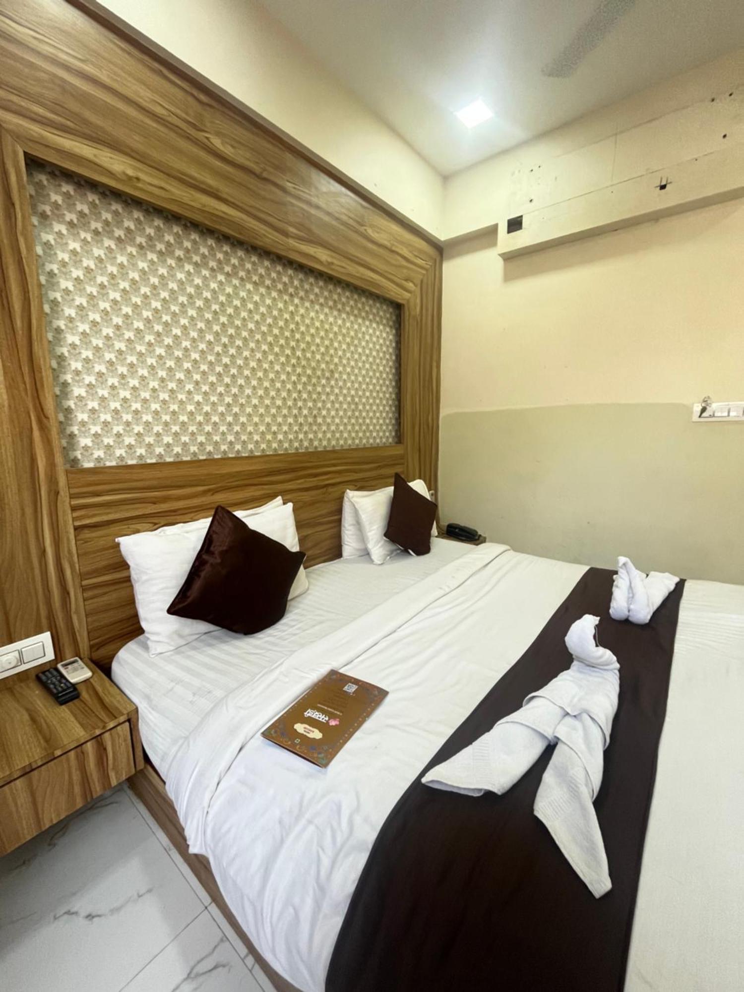 Bansuri Hotel - Opposite Shreenathji Temple Just80Mtr Walk L 1Min Away 966O9O1Oo6 Nathdwara Exterior photo