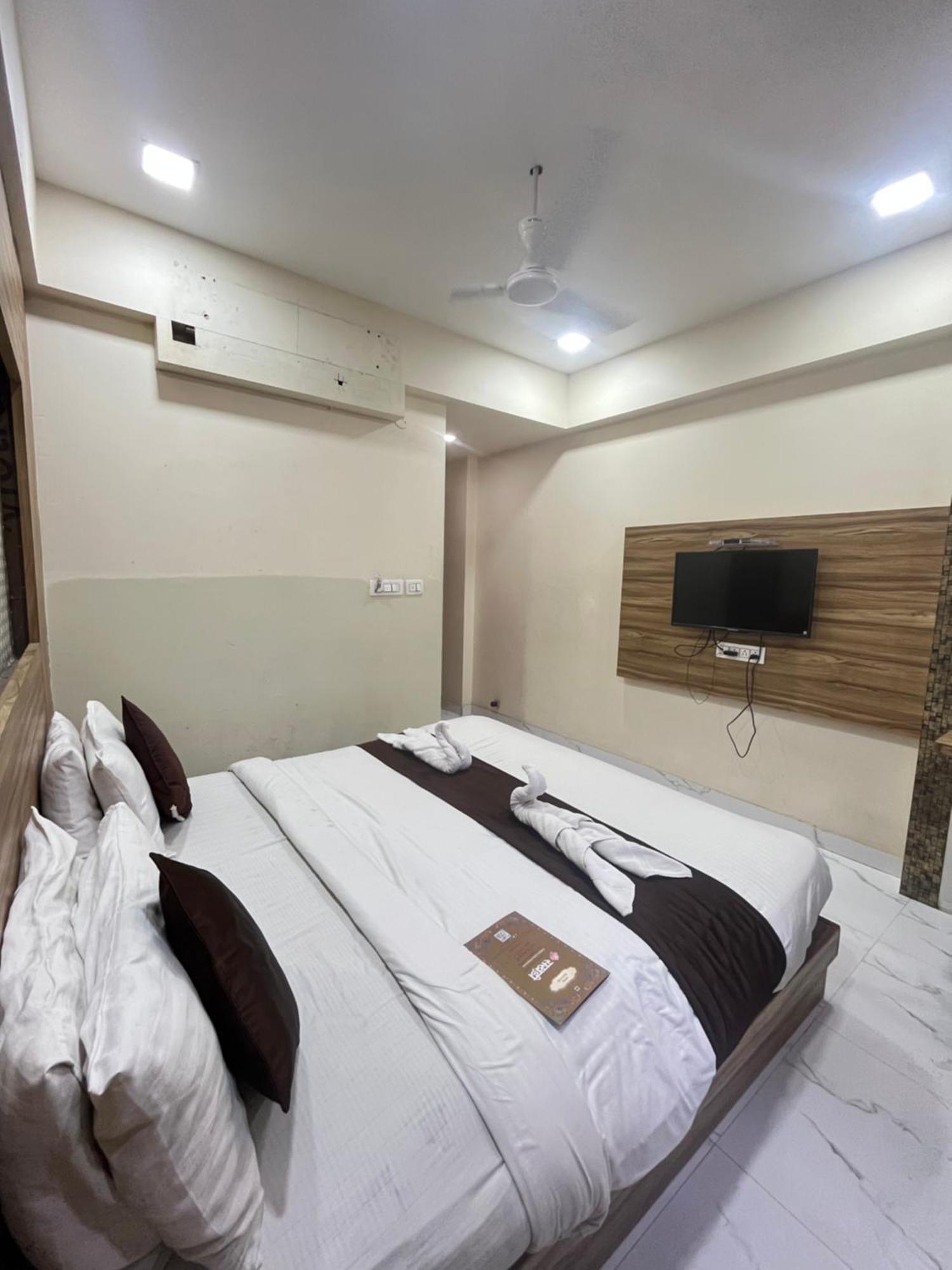 Bansuri Hotel - Opposite Shreenathji Temple Just80Mtr Walk L 1Min Away 966O9O1Oo6 Nathdwara Exterior photo